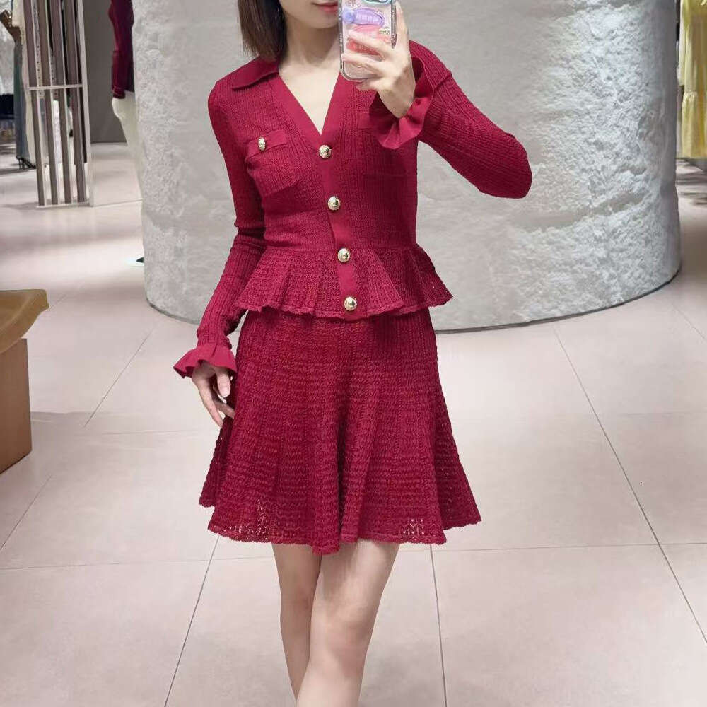 2026 Autumn New Designer French S18 Elegant Wine Red Women's V-neck Hollow Long Sleeve Knitted Dress