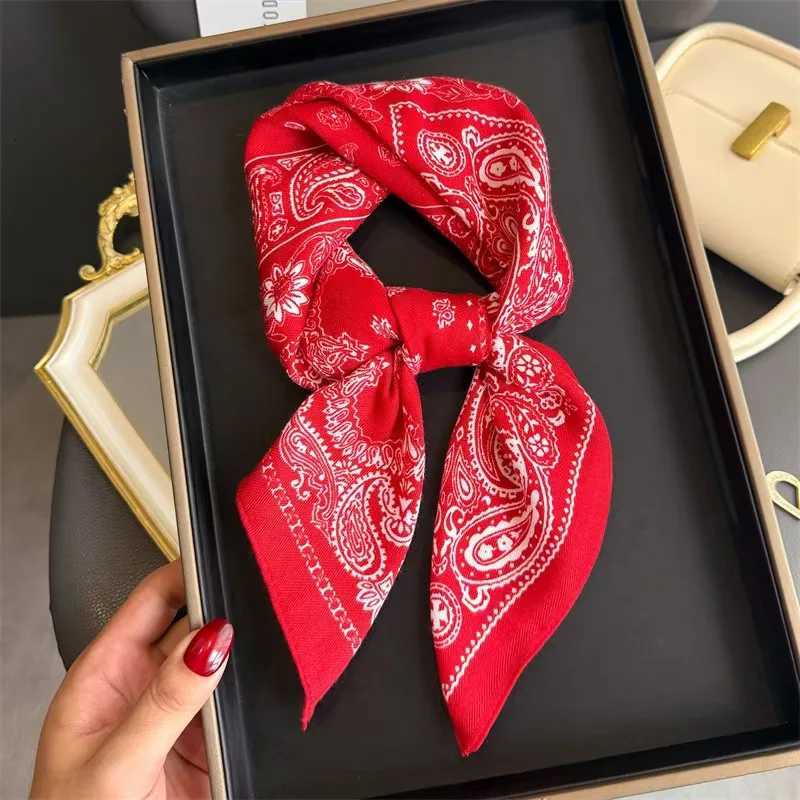 Fashion Wens Scarf Premium Imitation Silk Retro Paisley Print Lightweight Neck Scarf for Work Streetwear X260328