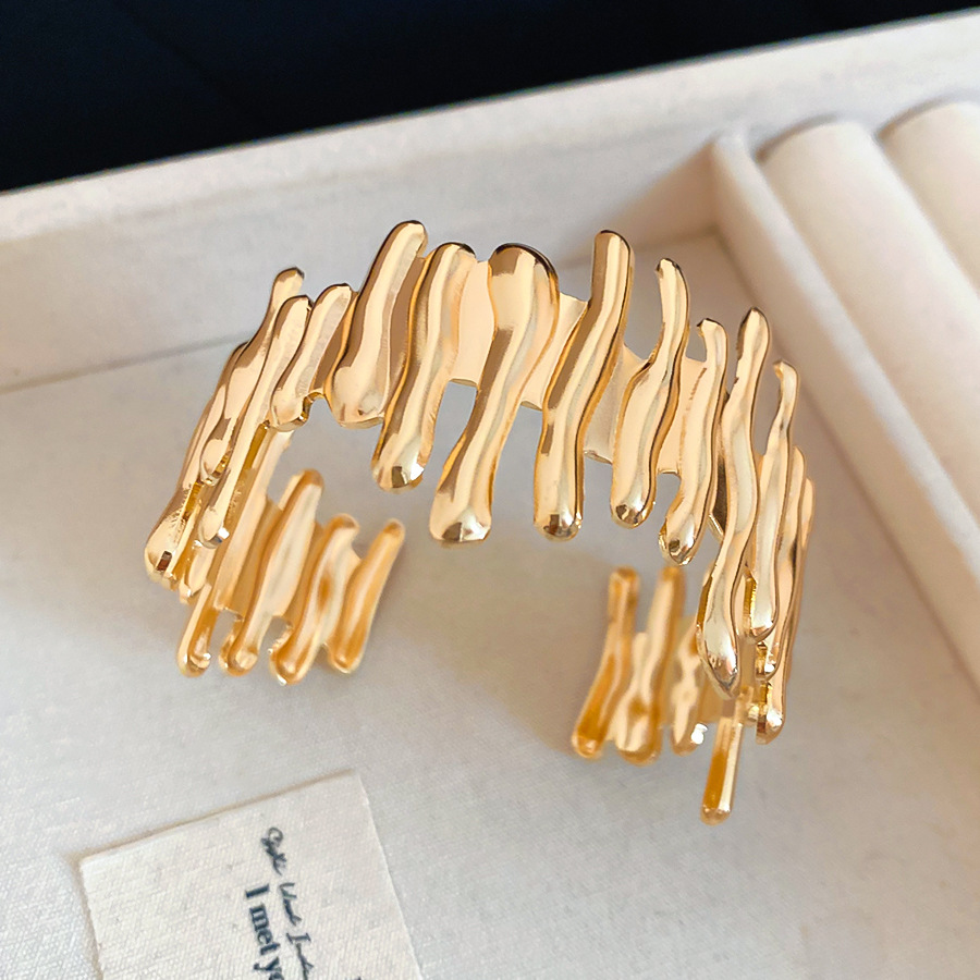 European American metal irregular open bangles, trendy and fashionable exaggerated design bracelets, niche high-end jewelry wholesale - view 8