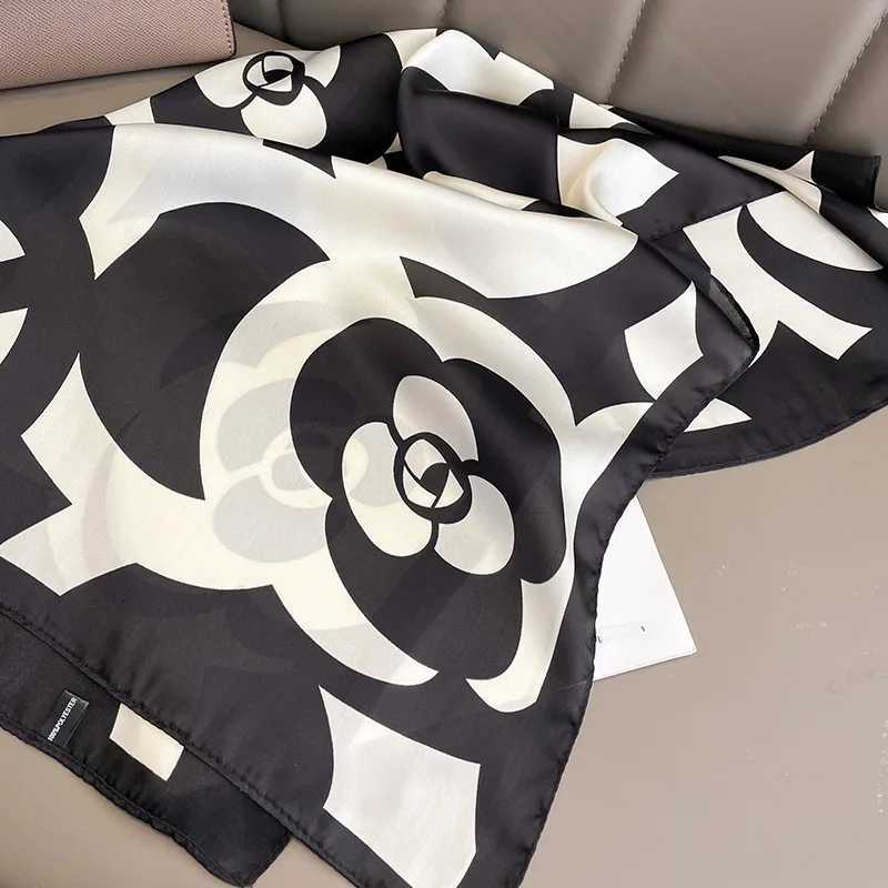 7070cm Square Scarf Wen Luxury Design Silk Feeling Shawl Satin Printed Bandana Small Neck Muffler Hair Hijab Scarf X260328