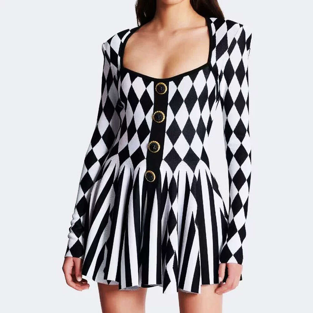 Spring r27 and summer new designer European and American fashion quality long sleeved slim fit r27 short sleeved knitted A-line dress