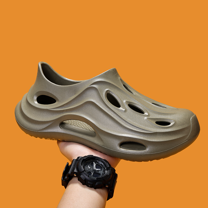 Chaoshiji Men's Fashion Platform Summer 2026 Thick Sole Soft Eva Clogs Garden Shoes For Women Hollow Out Non Slip Beach Sandals Ddmymonkey