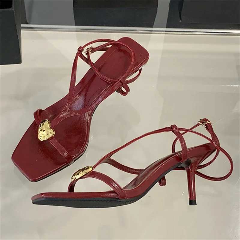 Summer Fashion Metal Buckle Narrow Band Sandals Women Band Open Toe Thin Low Heel Gladiator Party Shoes Zapatos De Mujer Z260330