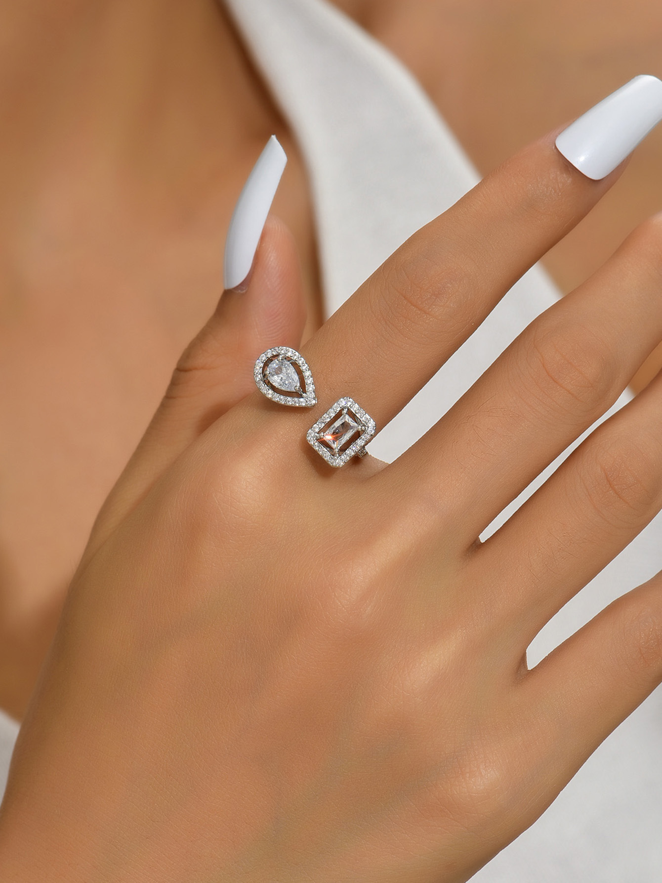 Minimalist Sweet Cute Ins Top Sell 925 Silver Fill Women Simple Fashion Jewelry Princess Cut Emerald CZ Diamond Party Lady Wedding Open Bridal Ring Gi