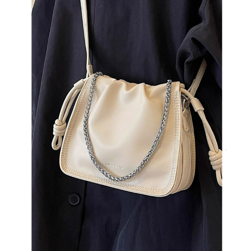 fashion versatile chain for women, new pleated cloud small square bag, 2025 autumn and winter niche crossbody bag