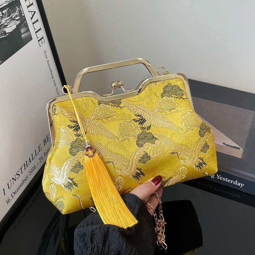 Super Popular Niche Chinese Embroidered For Women New Chain Crossbody Ancient Style Hanfu Cheongsam Gold Clasp Bag Chinese Embroidery Fashion Bag Tote