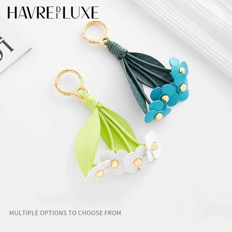 Strawberry flower leaves bag charm for women bag fashion high-end exquisite workmanship bag decoration bag accessories Z260330
