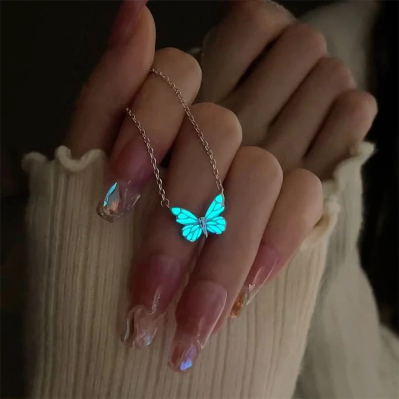 Luminous Butterfly Necklace Glowing Night Fluorescence Vintage Glow In The Dark Pendant for Women Christmas Year Party Gift 260327
