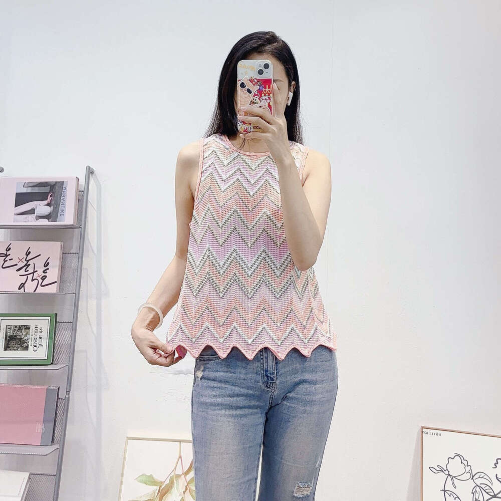 2026 autumn and winter French vacation style wave striped D17 sleeveless vest, round neck pullover sweater, knitted women's sweater