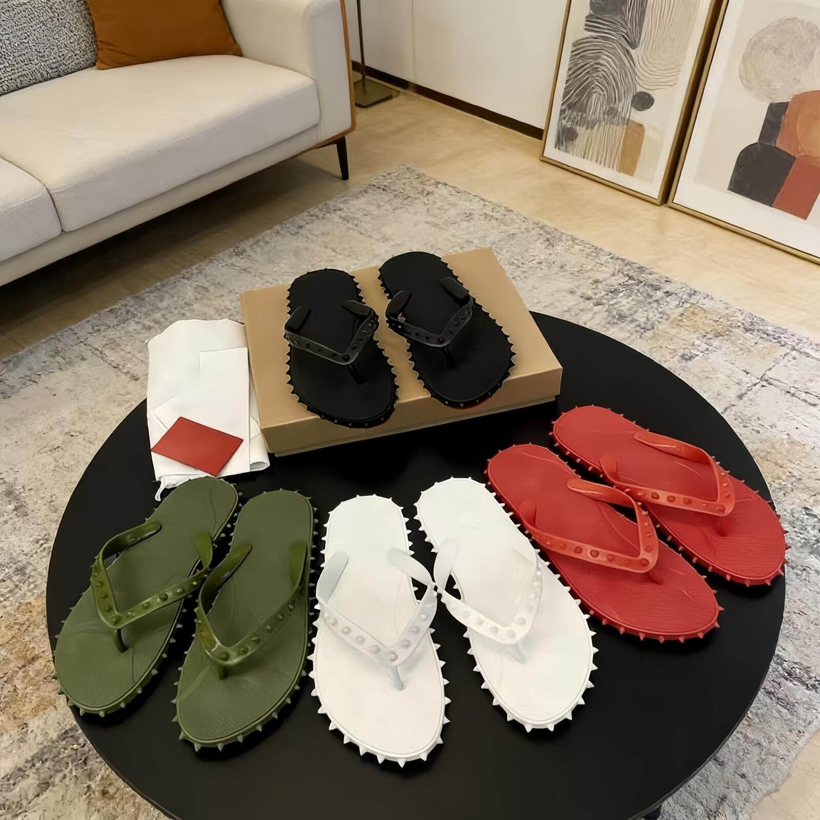 Designer Slippers Red Sandals Flip Flops Men Women Leather Slippers Fashion Luxury Letter Bottom Flat Beach Rivet Shoes Sneaker size 36-45