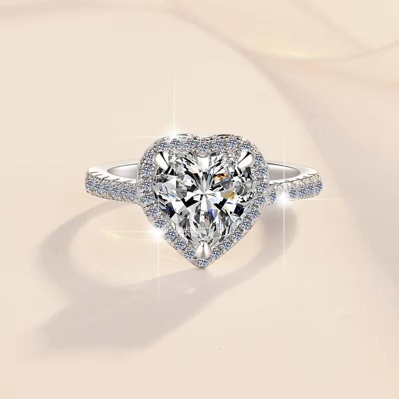 New Arrival Heart Shape S925 Sterling Silver 18k Gold Plated D Color VVS Moissanite Diamond Halo Engagement Ring