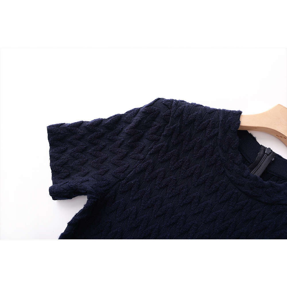 Designer's new jacquard short sleeved three-dimensional pattern round neck zipper slim fit French waist q26 cinching dress