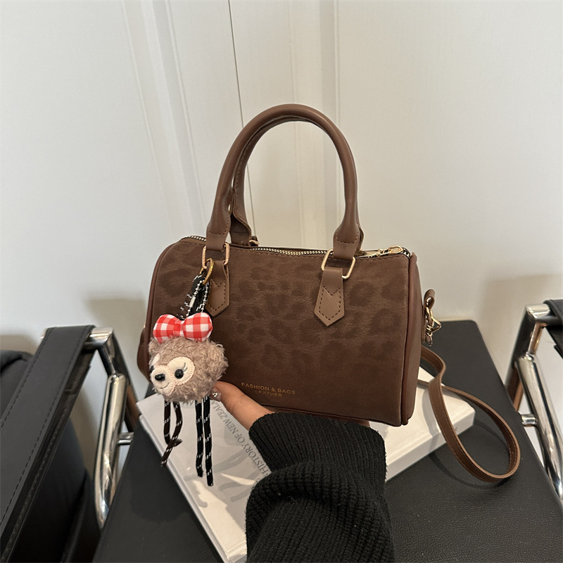 Free Shipping High Value 2025 Autumn New Korean Retro Single Shoulder Bag Fashion Hot Sale Solid Color Commuter Crossbody Bucket Handbag