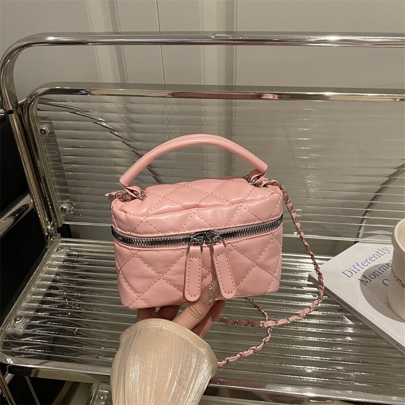quilted chain handbag, makeup new women's bucket bag, fashionable shoulder and crossbody bag