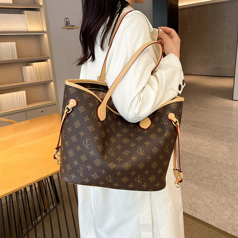 Autumn Winter Women's New Handheld Vintage Floral Tote Niche Design High-end Large Capacity Commuter Shoulder Bag