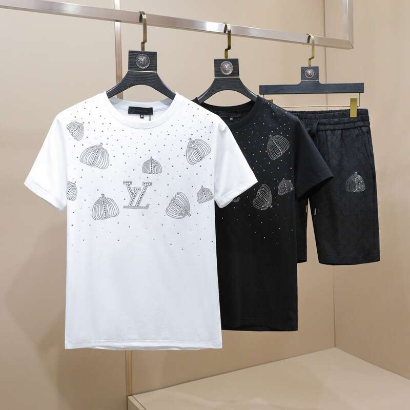 Men's short-sleeve t-shirt, round neck, fashionable designer men's clothing, luxury summer new half-sleeve tee, direct from manufacturer