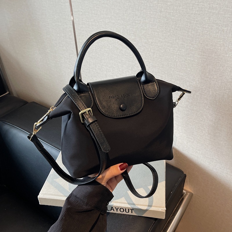 Light Luxury Casual High-End Women 2025 New Lightweight Nylon Dumpling for Work Commute Crossbody Bag
