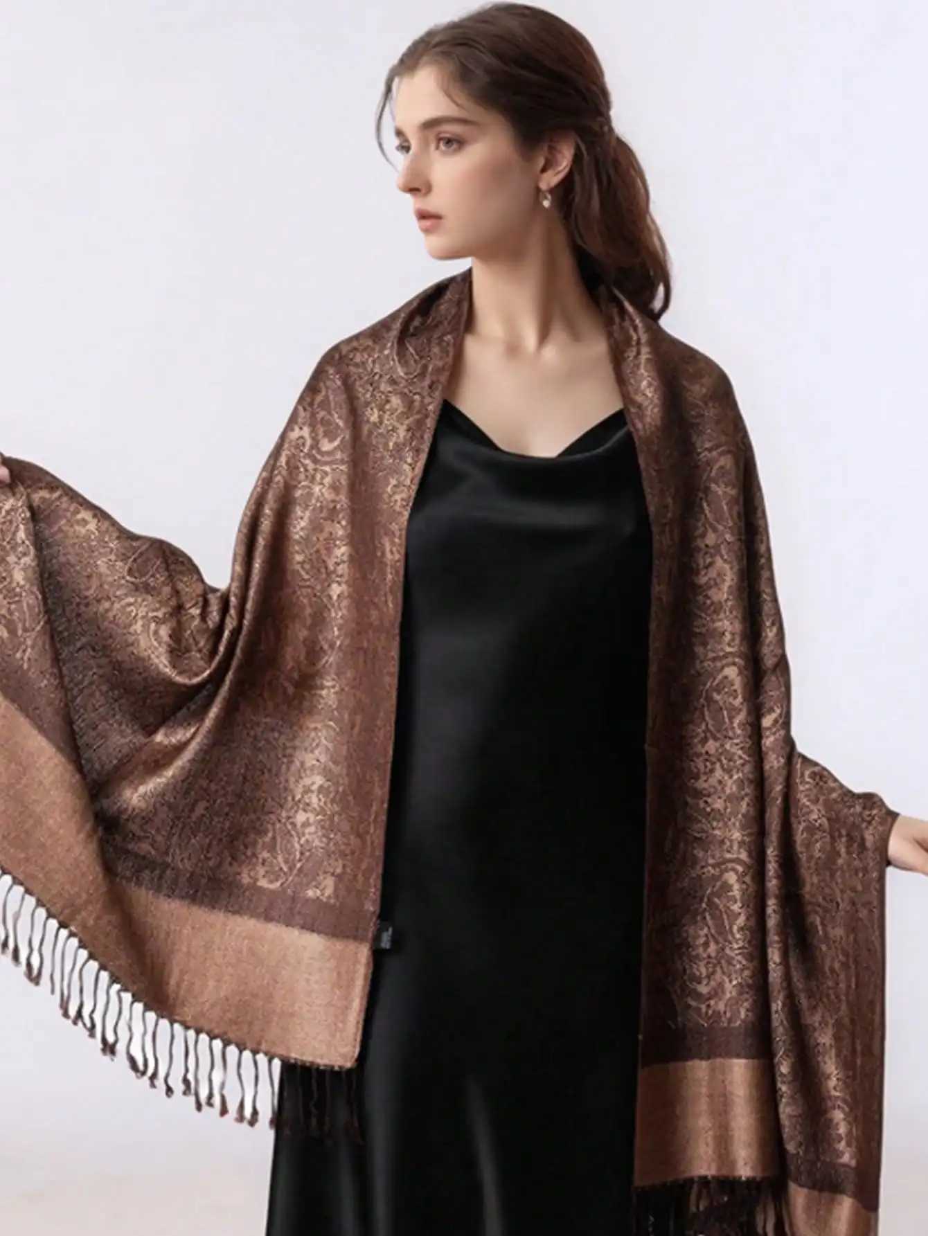 Retro Versatile Scarf with Peacock Flower Embroidery Casual Fashion Soft Tassel Design for Daily Outerwear Decoration Z260330