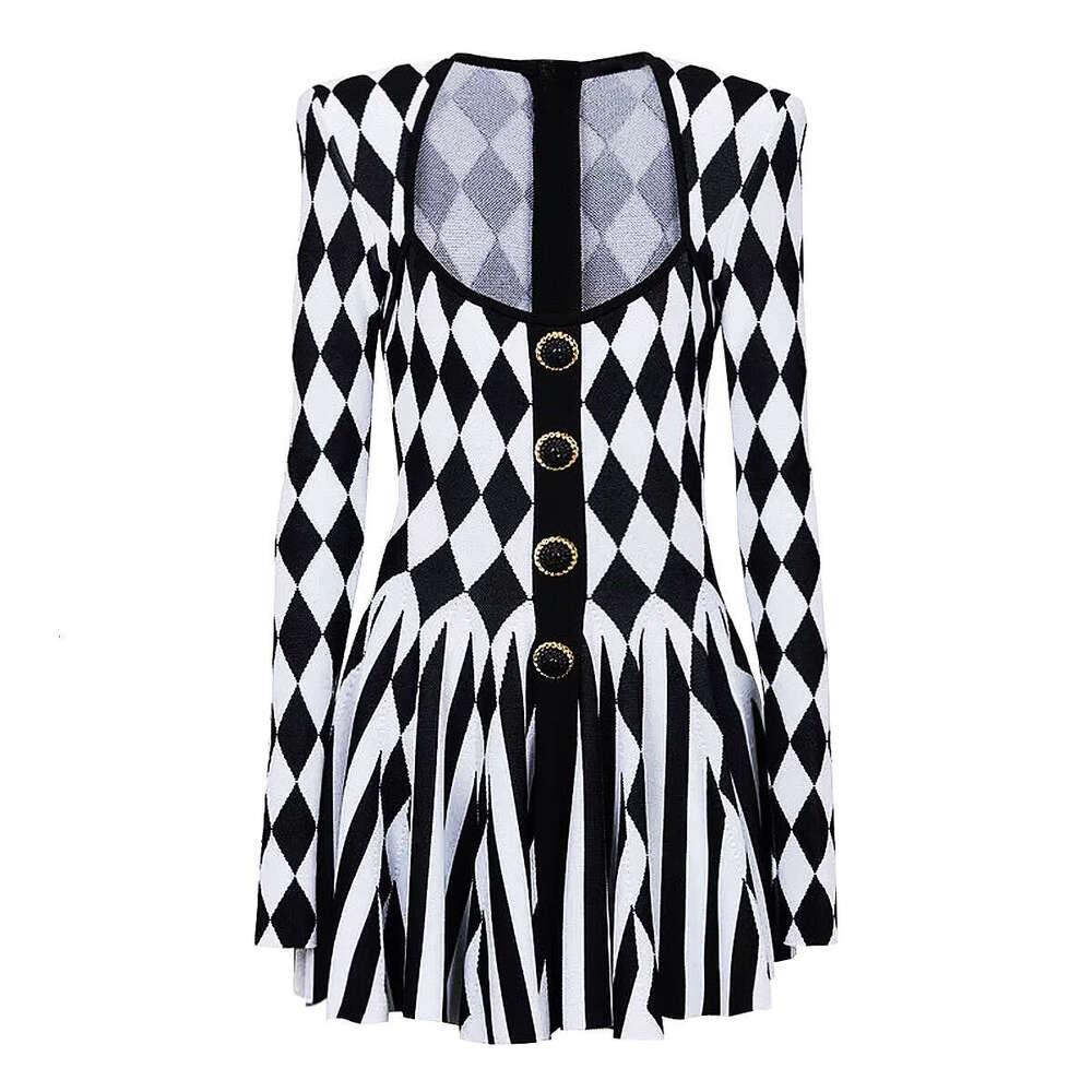 Spring r27 and summer new designer European and American fashion quality long sleeved slim fit r27 short sleeved knitted A-line dress