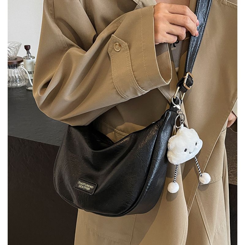Large Capacity Dumpling for Women 2025 New Wide Strap Soft Leather Crossbody Versatile Commuter Casual Crescent Bag