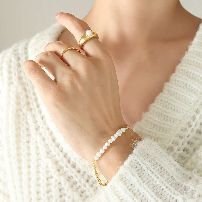 French Choker Niche Bestseller In Europe And America, Portrait Square Pendant Pearl Bracelet, Titanium Steel Plated With Real Gold