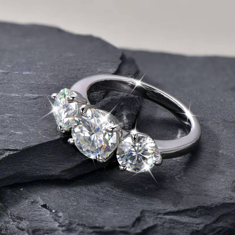 D VVS1 Moissanite Gold Filled Unisex Bridal Anniversary Gift Claw Setting Round Three Stone Engagement Ring for Men and Women