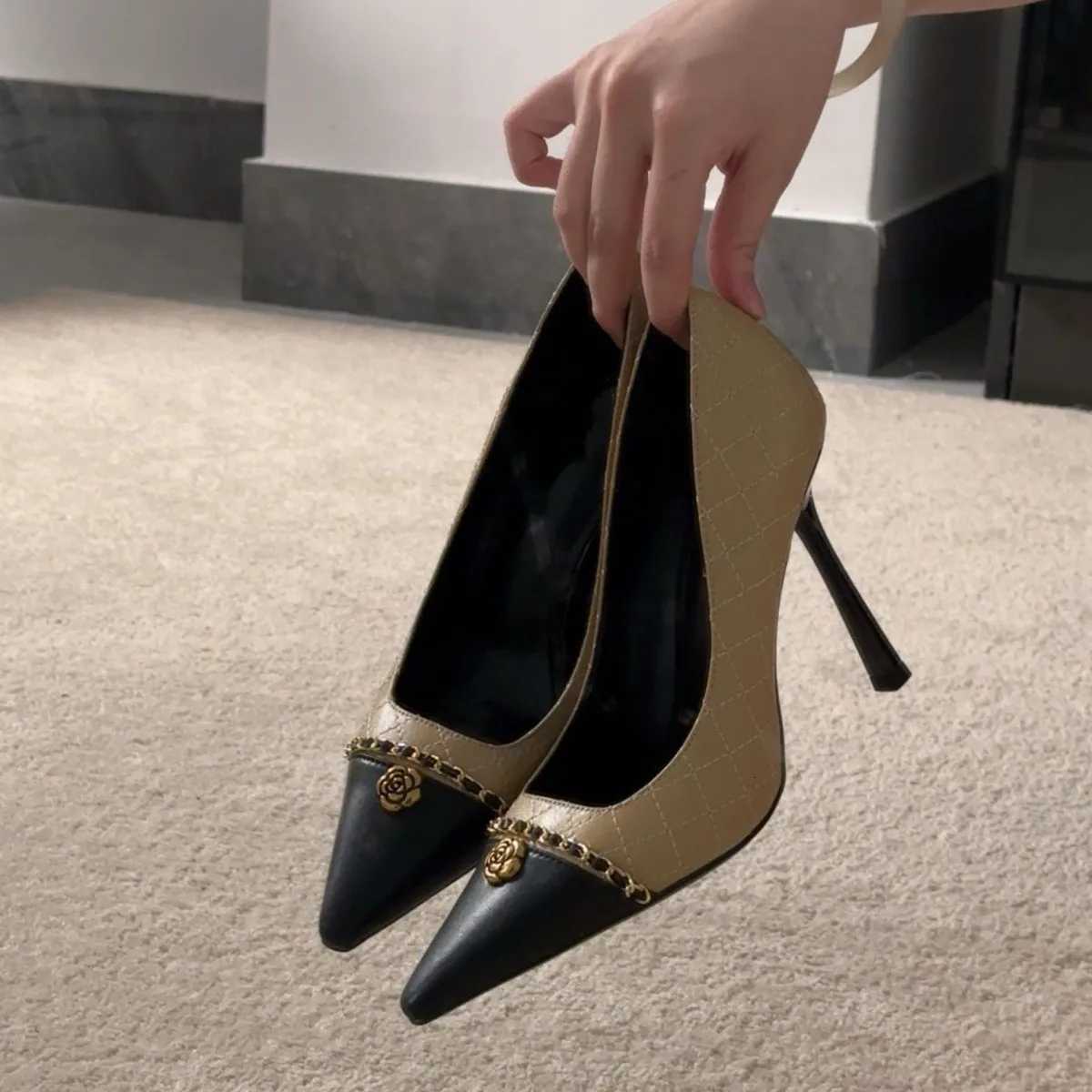 Fall Winter 2025 New Metal Chain Camellia Stiletto Heels Pointed Toe Single Shoes Women Z260330