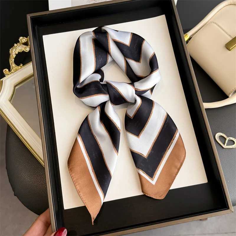 2026 New Geetric Stripes Print Silk Square Scarfs for Wen Suitable All Seasons Decorate Neck Ties Hijab Soft Foard Bandana X260328