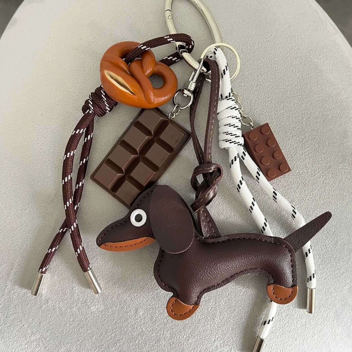 1PC Cute PU Leather Puppy Dog Keychain Pendant Lovely Dachshund Women Bag Charm Phone Pendant Trinket Car Key Ring Party Gift Z260330