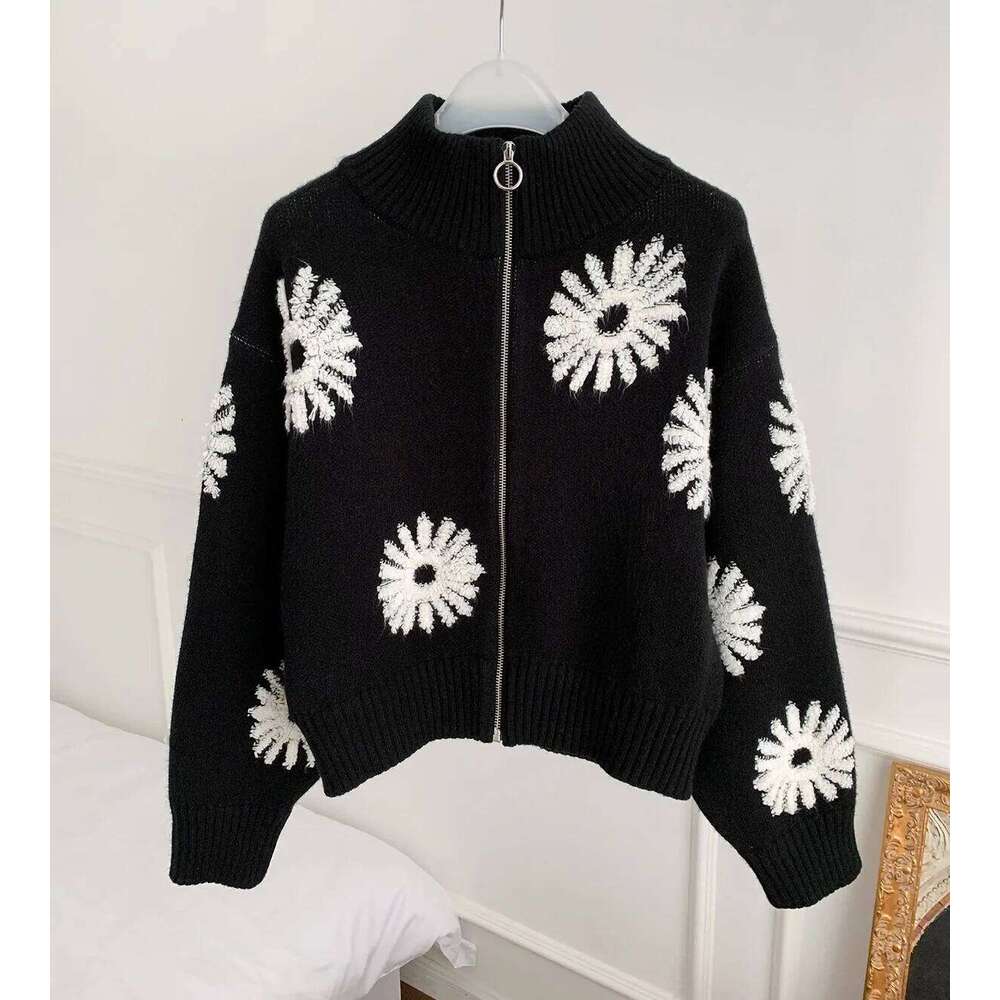 2 Colors Women Daisy Embroidered Knit Sweater Female Zipper Turtleneck Long Sleeve Short Jumper Cardigan Mdng260330