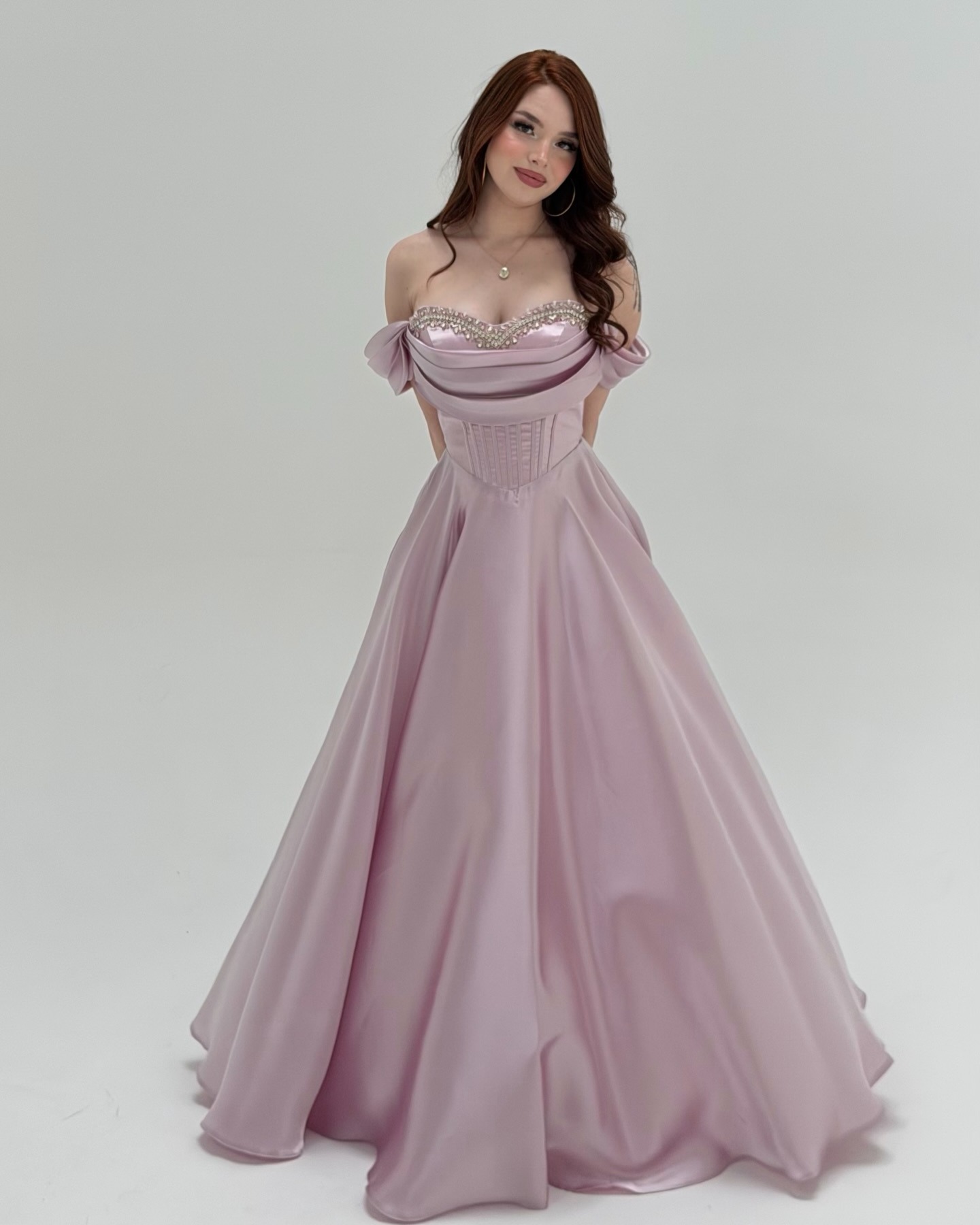 Glamorous Prom Dresses Sweetheart Off Shoulder Sequins Beads Appliques Satin Customized Sweep Train Evening Party Vestido De Noite