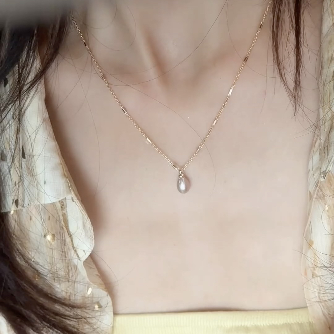 Designer luxury Original Niche Design Natural Freshwater Pearl Versatile Simple Layered Necklace for Women Light Luxury High-end Clavicle Necklace for