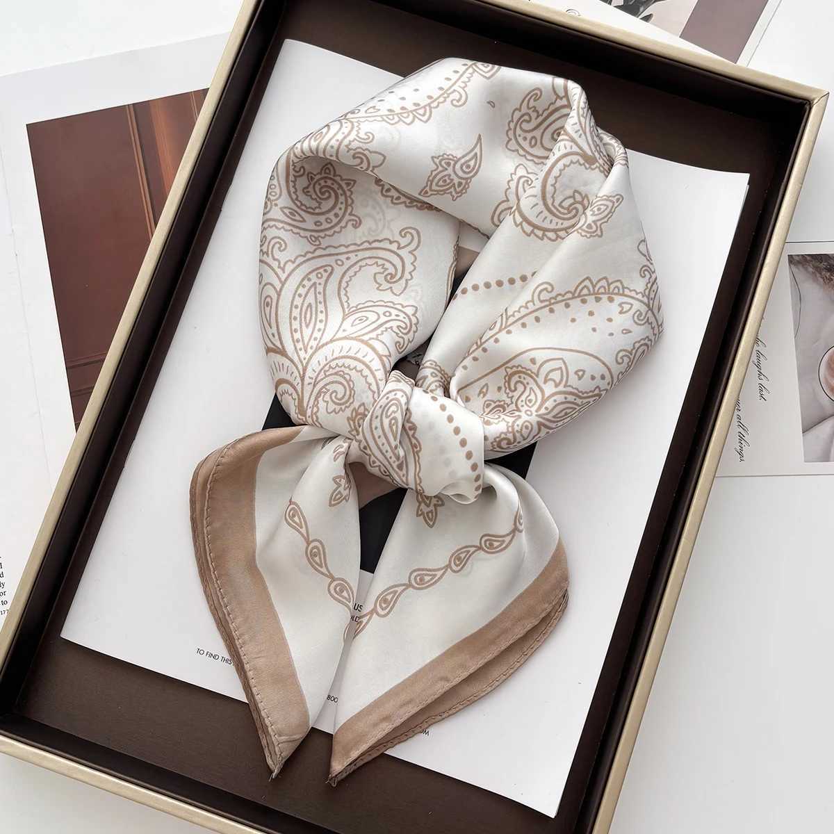 Luxury New Design Satin Print Scarf Wen Scarves Bandana Hijab Neckerchief Shawl Kerchief Hair Band Foard Lady X2603281