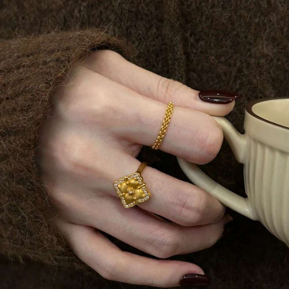New Chinese Retro Women's Vintage Design Light Luxury Style Buche Dainty Silk Full Diamond High-End Index Finger Ring
