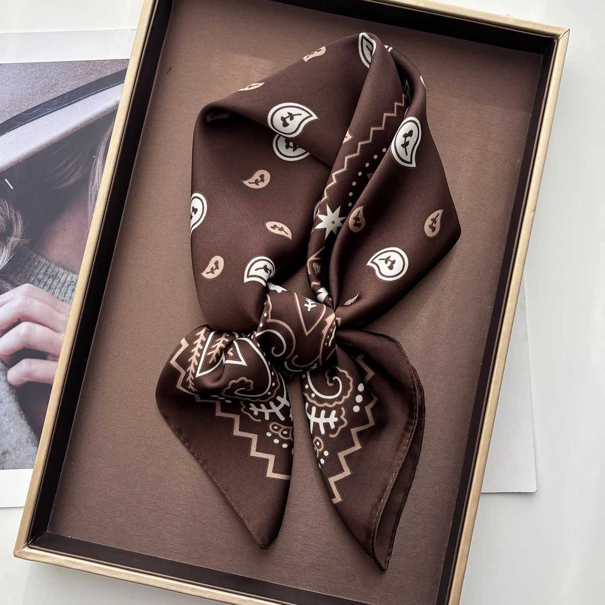 Paisley Design Print Scarf Silk Imitation Scarf Wen Square Hairbands Foard Fem Bandana Neck Kerchief bands 2026 New X260328