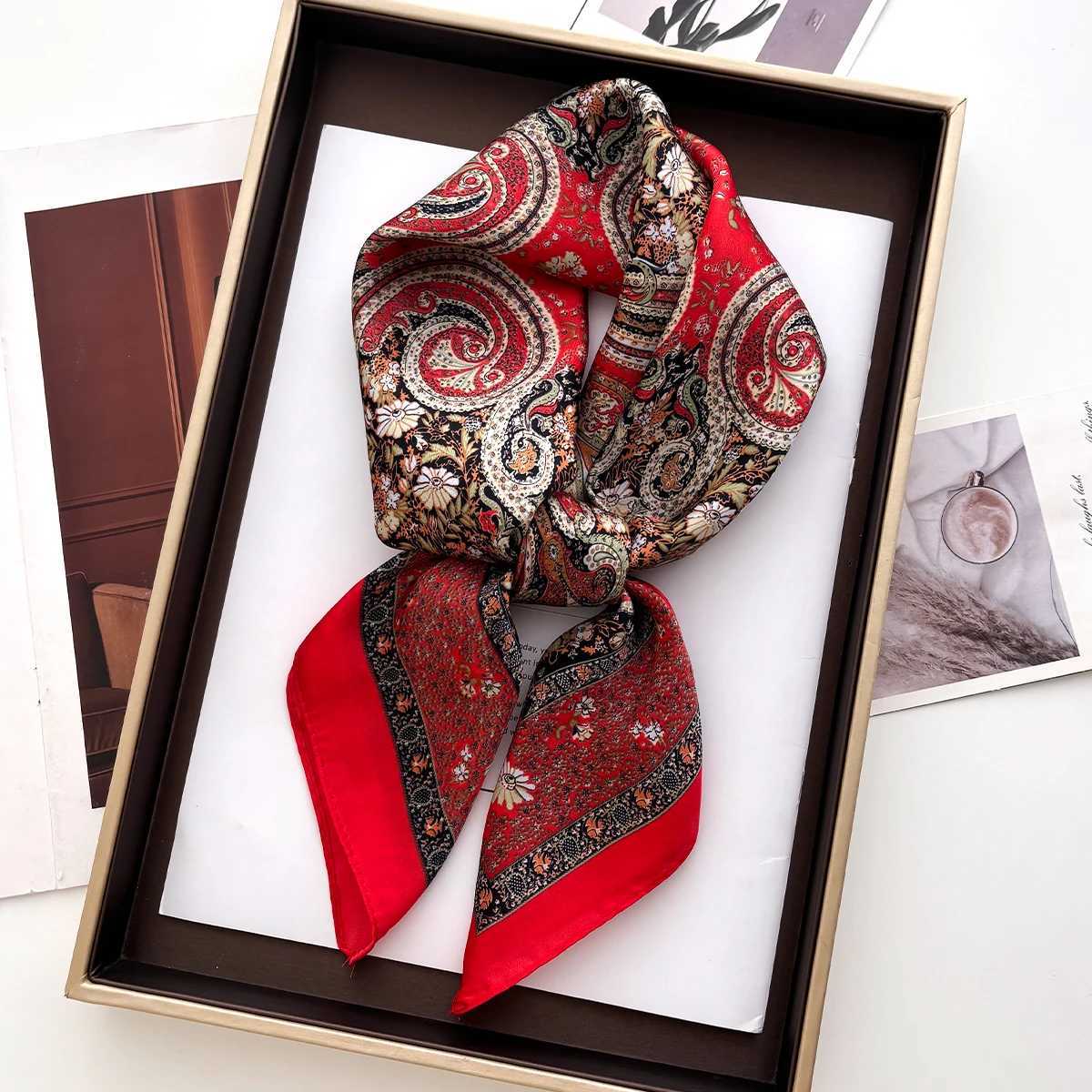 2025 New Fashion 70X70cm Wens Scarf Silk Paisley Print Scarf Square Shawl Decorative band Neck Luxury Design Bandana X260328