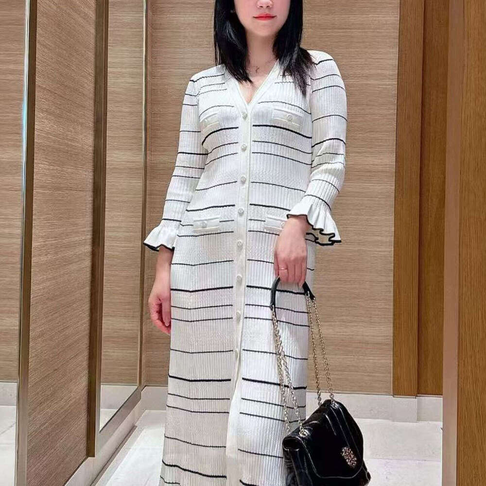 2026 Spring Designer Women's S18 New Black and White Striped Ruffle Knitted Dress