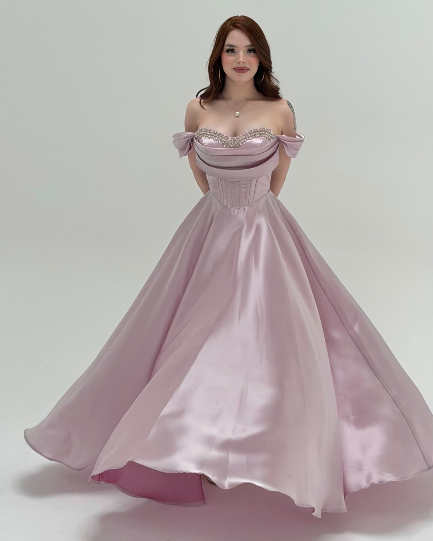 Glamorous Prom Dresses Sweetheart Off Shoulder Sequins Beads Appliques Satin Customized Sweep Train Evening Party Vestido De Noite