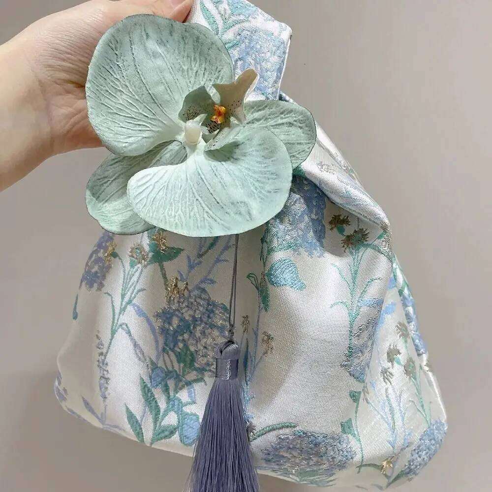 Chinese Embroidery Bags Lunch Temperament Cosmetic New Chinese Style Handbag Cheongsam Accessories Tassel Knot Wrist Bag Small Item Pouch