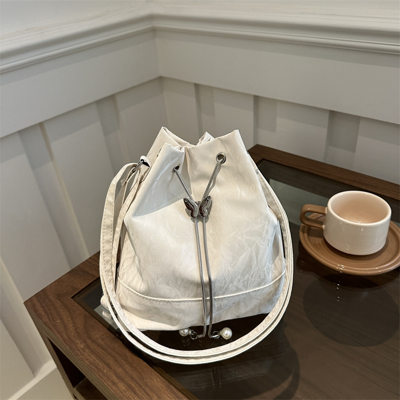 Free Shipping High Value Minimalist Retro British Style New Single Shoulder Drawstring Bucket Bag Design Sense Commuter Student Backpack