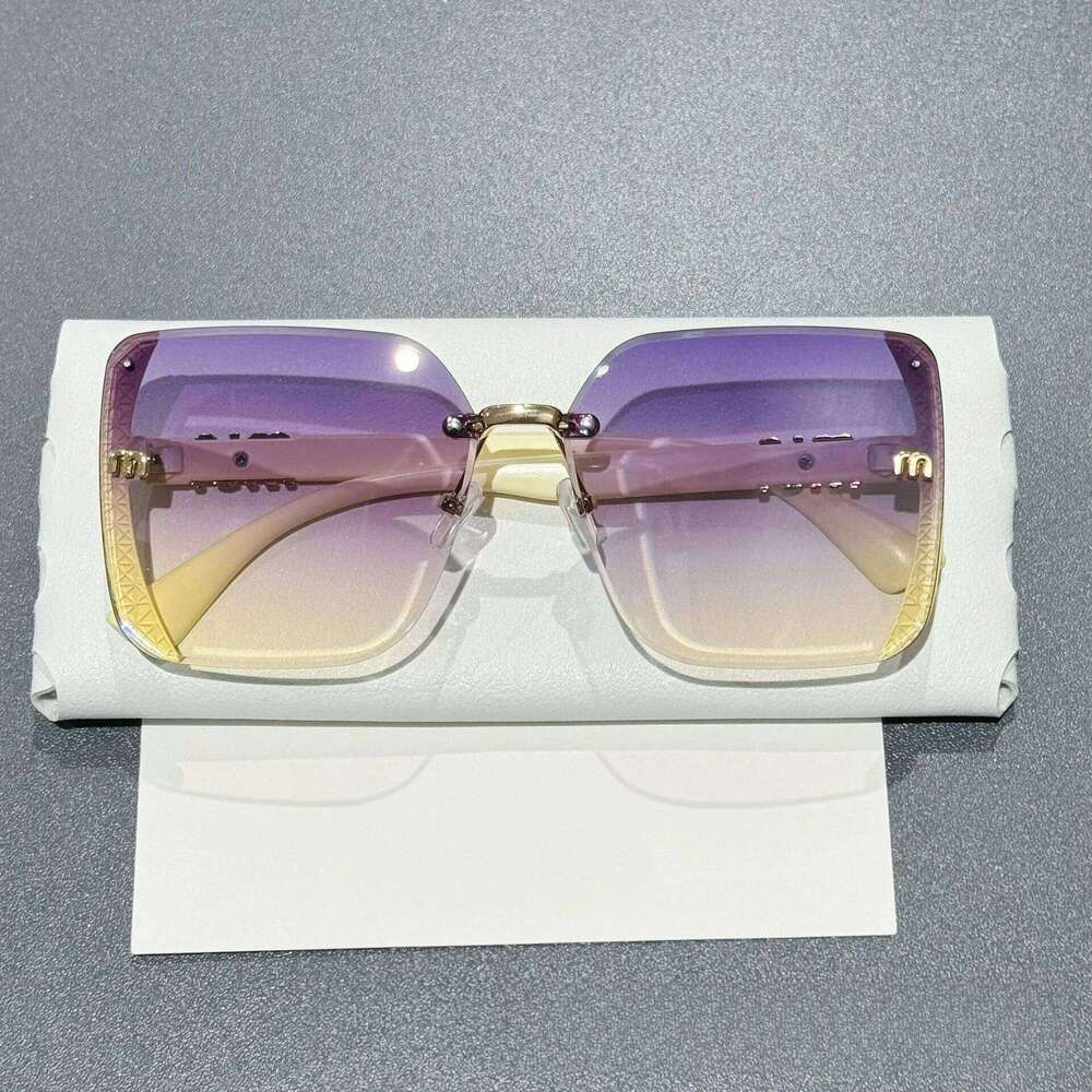 Gradient Tea Half Frame Cut Edge Sunglasses for Women Fine Glitter Light Luxury Letter Design New Hot Selling Fashion Accessory 26Y0330