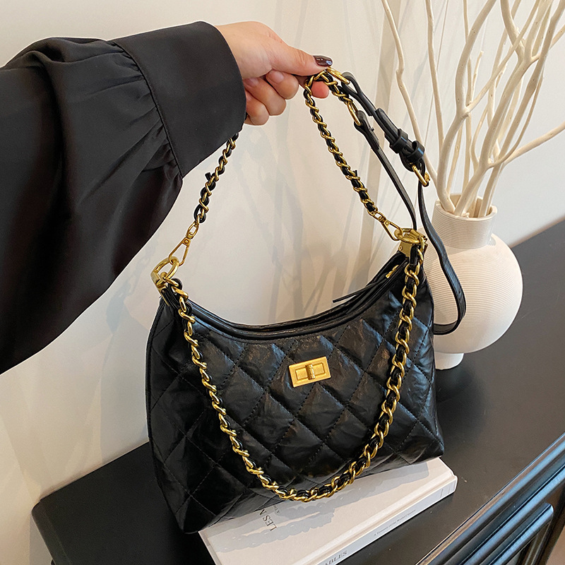 New stylish quilted shoulder crossbody bag, versatile casual hand-held underarm bag, niche designer luxury handbag, high-end large-capacity commuter s