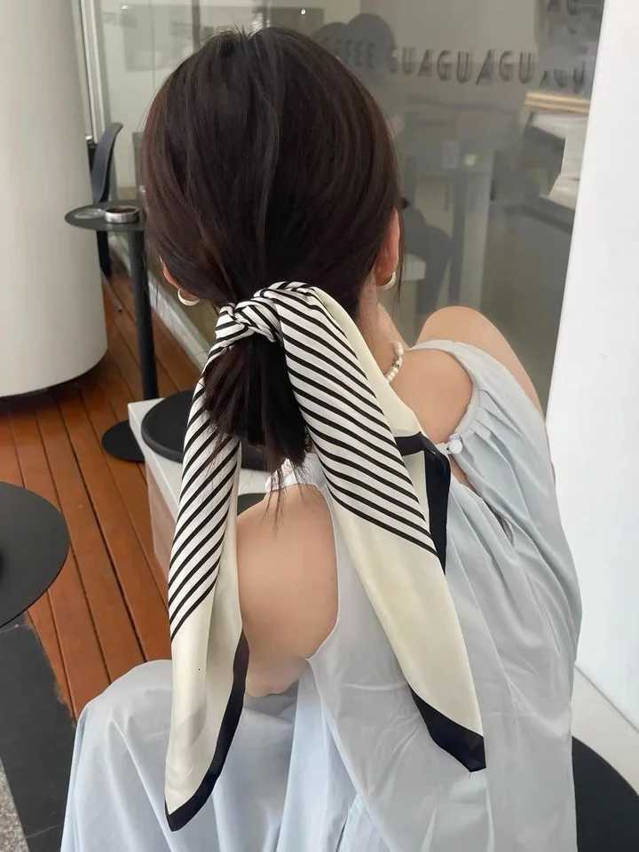 Black White Striped Silk Scarf Headscarf For Women Fashion Simple Design 100 Mulberry Silk Square Scarves Printed 65cm65cm Z260330