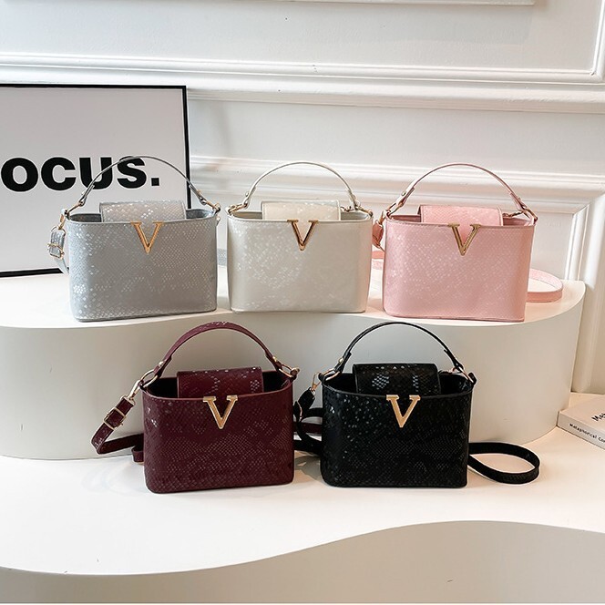 Free Shipping High Value Snake Pattern Bucket Bag for Women V Metal Decor Handbag Crossbody Shoulder Bag