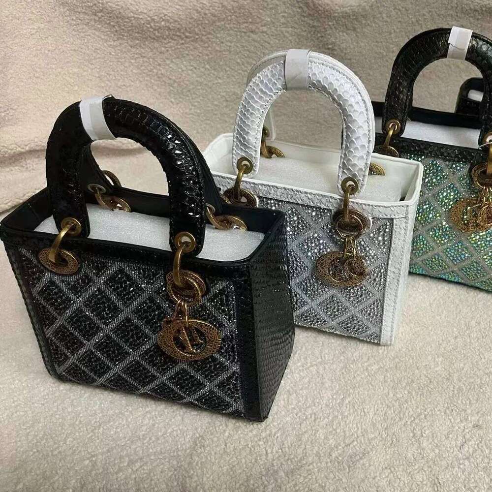 Fashionable Light Crossbody Women S New Style Diamant Argyle Shoulder Bag Versatile Handbag Neutral Minimalist