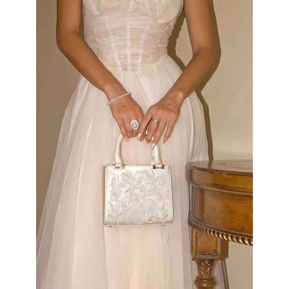 Chinese Embroidery Elegant Soft Pearl Embroidery Fashion Handbag Silk Cheongsam Evening Clutch Chain Shoulder Bag Urban Minimalist Style Tote Chic