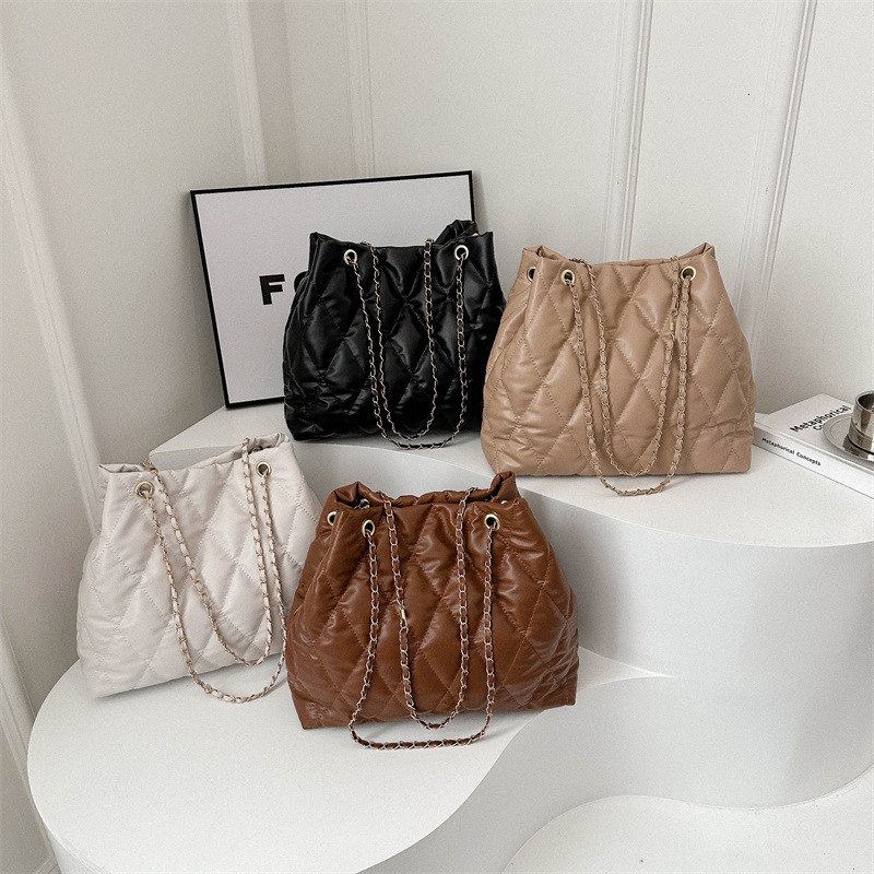 Durable High Value 2026 Diamond Pattern Winter New Simple Fashion Casual Large Capacity Commuting Stylish Chain Tote Shoulder Handbag ddmybear