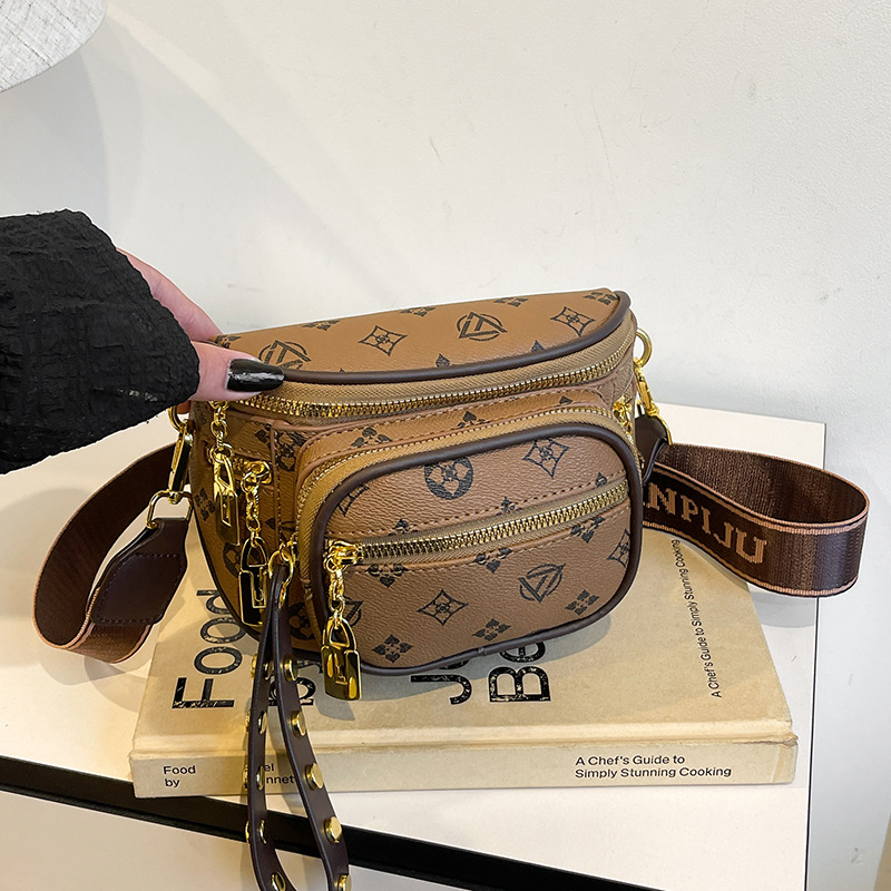High-end fashion multi-layer zipper shoulder crossbody bag, new retro print chest bag, women's luxury handbag, niche designer lightweight luxury 