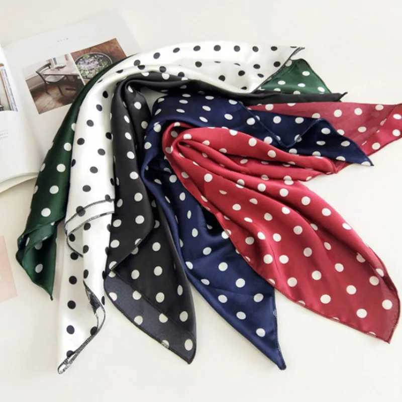 New Square Silk Scarf Wen Fashion Print Small Neck Scarfs Off Lady Hair Band Foard Hand Kerchief Fem Bandana Shawl X260328
