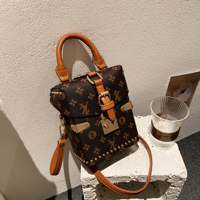 2026 New Style Printed Design Women's Hard Shell Shoulder Bag Elegant Versatile Banquet Fashionable Crossbody Box Bag Free Shipping Brown Coffee